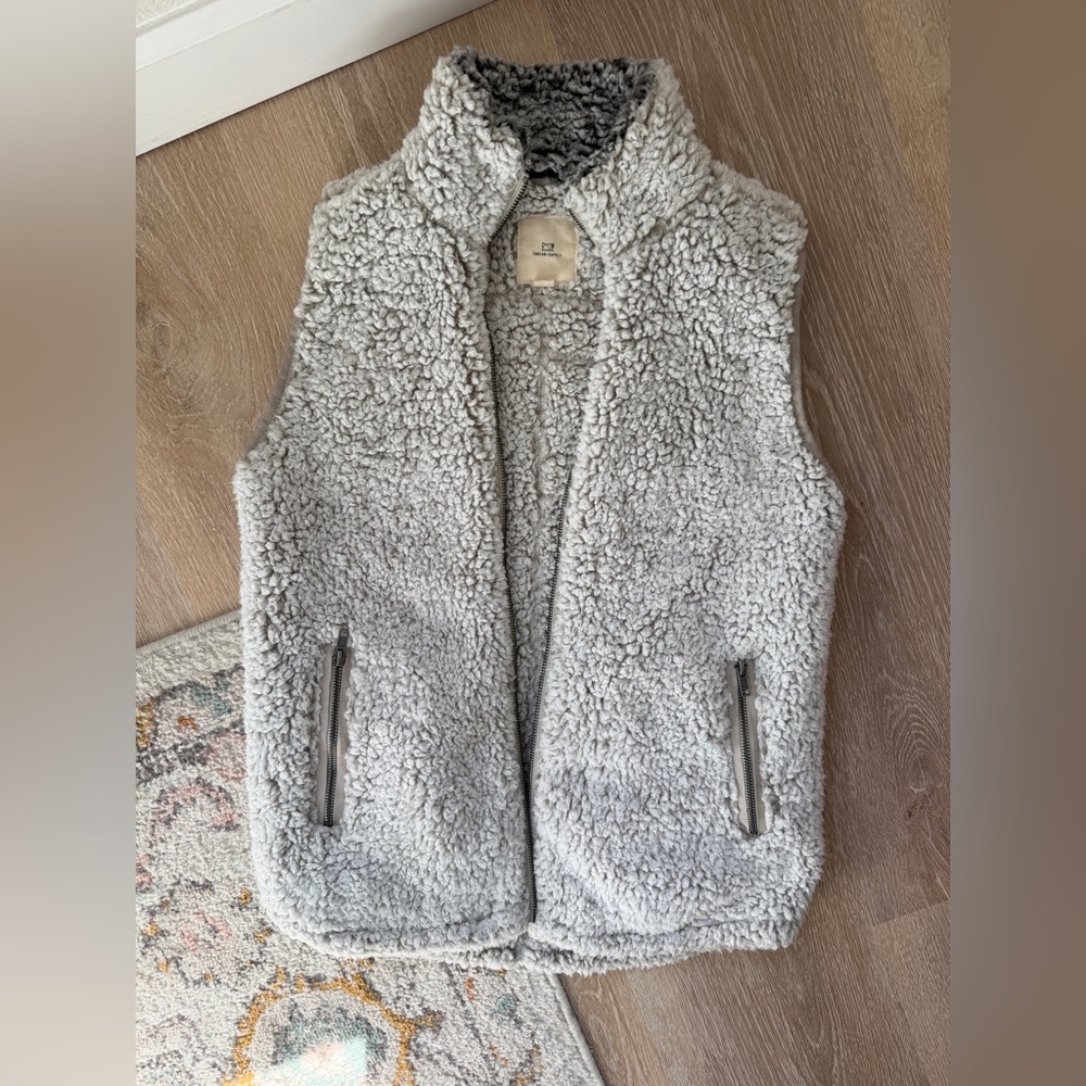 Thread & Supply Co Fleece/Sherpa Vest size XS Brand new